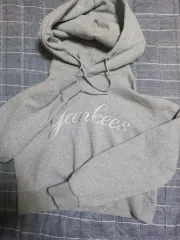 MLB ヤンキース クロップド フード Tシャツ (s) ほぼ新品