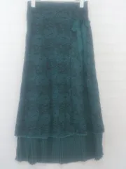 ◇ merlot plus チュール 刺繍 レイヤード風 ロング フレア スカート ダークグリーン系 ブラック レディース P  【1212160002285】