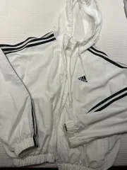 アディダス クロップド ウィンドブレーカー