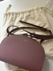 A.P.C. アーペーセー ハーフムーン ショルダーバッグ バーガンディ