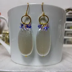 ☆300円ピアス 92. ホワイトビーズ☆/ファルファーレ