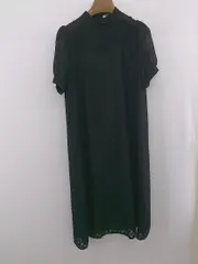 ◇ merlot plus シアー オトナ女子 きれいめ 総柄 半袖 膝下丈 ワンピース ブラック レディース E  【中古】 【1305160018193】のサムネイル