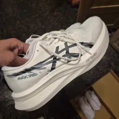 【未使用品】ASICS MAGIC SPEED3 ホワイト/ブラック 27cm Amazon | [アシックス] ランニングシューズ MAGIC SPEED 3 メンズ