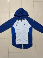 アンダーアーマー スステップ カリー フードジップアップ ブルー/白