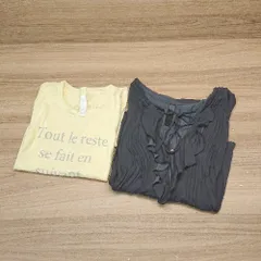 ◇ 《 qualite まとめ売り２点セット 2/表記なしサイズ ロゴプリント フリル 薄手 Tシャツ ブラウス レディース 》 E  【1307040040904】