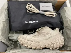 2026年最新】ディフェンダー バレンシアガの人気アイテム - メルカリ