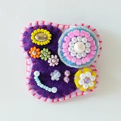 大きいフェルトビーズブローチ.26