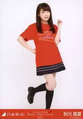 【中古】生写真(乃木坂46) 秋元真夏/全身(見切れ)・Merry Xmas Show2016 ライブT/乃木坂46 2016 noGIZAKA46 mERRY Xmas SHOW 2016 ランダム生写真
