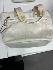 コーチ　シグネチャー　ハンドバッグ白