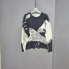 柄がスタイリッシュな柔らかいニット F n1405