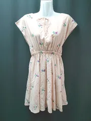 ◇ CECIL Mc BEE ウエストゴム フロントリボン 透け感なし 花柄 ショート ワンピース サイズM サーモンピンク レディース E  【1309040051744】