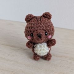 あみぐるみ 見習いカワウソのキーホルダー 編み物 ぬいぐるみ