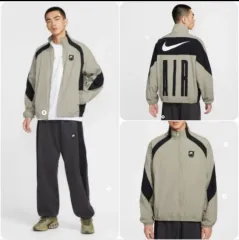 ナイキ ウィンドブレーカー