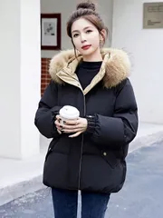 大きいサイズのレディース冬用フード付き厚手コート 全面カバーの毛皮付きルーズなロングダウンジャケット 小柄な方のためのカジュアルとフ