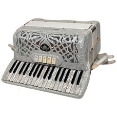PIGINI Primavera Piano White アコーディオン 37鍵 中型ボディ 3枚リード 鍵盤楽器 中古 F10786102