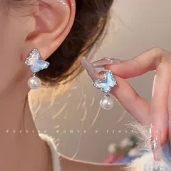 バタフライ パール ピアス 蝶々 ブルー シルバー 揺れる 韓国アクセサリー フェミニン ガーリー 可愛い デート お呼ばれ レディース