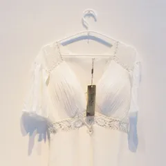 【0027】ホワイト ロングドレス ビジュー装飾 エレガント