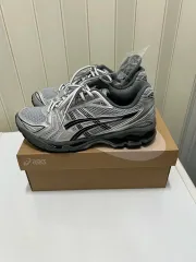 アシックス × アーバンリサーチ ゲルカヤノ14 ピュアシルバー ブラック