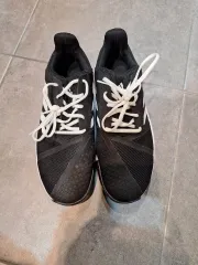 アディダス テニスシューズ