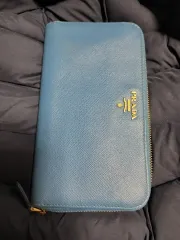 PRADA サフィアーノ ジッパー 長財布 ブルー