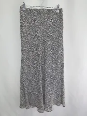 ◇ LOWRYS FARM ローリーズファーム 花柄 ロング丈 フレア スカート サイズＦ ホワイト ブラック レディース E  【1408220022908】