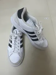 アディダス スニーカー