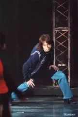 【中古】生写真(ジャニーズ) 関ジャニ∞/丸山隆平/ライブフォト・全身・衣装黒・ズボン青・前屈み・右手膝・背景黒/2Lサイズ/DREAM BOY