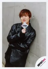 【中古】生写真(ジャニーズ) IMPACTors/椿泰我/膝上/IMPACTors ISLAND TV プロフィール写真撮影オフショット 第2弾/公式生写真