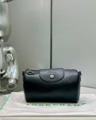 👜✨🌈【新品 未使用】LONGCHAMP Pliage ロンシャン プリアージュバケットバッグ　クロスボディバッグ　 ショルダーバッグ　人気 　ミニ 　レザー　牛革　定番デザイン ファション 抜群　ブラック