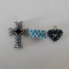 ○ビーズ・アクセサリー (ターコイズ風リング、ハート型、クロス)