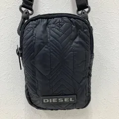 7886 DIESELディーゼル　ロゴ入りブラックショルダーバッグ　肩がけ　斜めがけ　ユニセックス　ミニバック　ブラック系　黒系　シンプル　サブバック