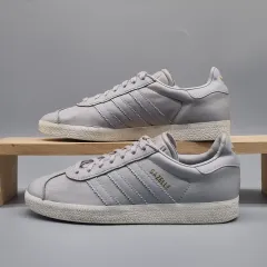 アディダス ガゼル グレー レディーススニーカー 240