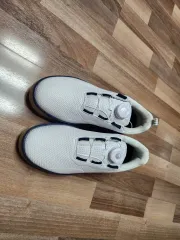 ゴルフシューズ