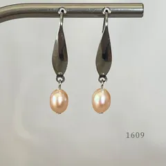 天然色オレンジ・淡水パール　ピアス　・・✽・・　〈真珠　サージカルステンレス　フック〉