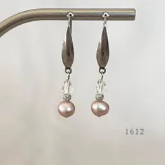 天然色ベリーピンク・淡水パール＆スターダストビーズ＆クリスタル　ピアス　・・✽・・　〈真珠　サージカルステンレス　フック〉