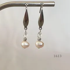天然色ほんのりピンク淡水パール＆スターダストビーズ＆クリスタル　ピアス　・・✽・・　〈真珠　サージカルステンレス　フック〉