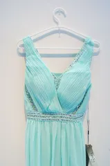 【0037】プリーツ ロングドレス ビジュー　水色