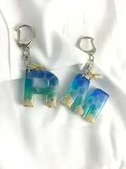 MAYU様専用　海レジンイニシャルキーホルダー２点