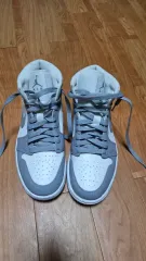 ナイキ エア ジョーダン 1 ミッド グレー スニーカー