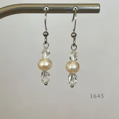 天然色ほんのりオレンジ・小さな淡水パール＆クリスタル　ピアス　・・✽・・　〈オフィスカジュアル　結婚式　真珠　サージカルステンレス　フック〉