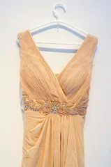 【0047】ロングドレス ベージュ Vネック ビジュー シフォン