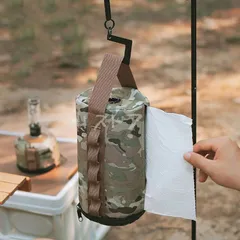 キッチンペーパーホルダー アウトドアキッチンペーパーホルダー 2WAY 吊るせる 壁掛け 収納 携帯 迷彩 インテリア キャンプ 取っ手