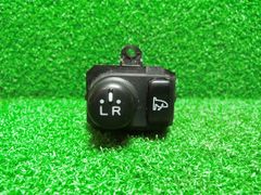 Item thumbnail for item d3aedd9f-88d4-4329-b034-3c040e10d566