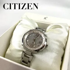 稼働品　電池交換済み　CITIZEN　シチズン　腕時計　XC　クロスシー　ハッピーフライト　ティタニア　チタニウム　エコドライブ　ソーラー　アナログ　デイト　白文字盤　3針　金属ベルト　シルバー　W53