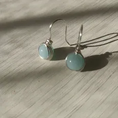 NO12 天然石アマゾナイトカラー翡翠8mmワイヤー巻きピアス・全長2cm