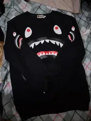 A BATHING APE® シャーク ブラック スウェットTシャツ