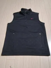 ナイキ ブラック ジップアップ ベスト