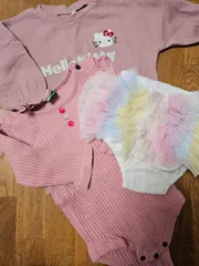 ロンパースとパンツの3点セット