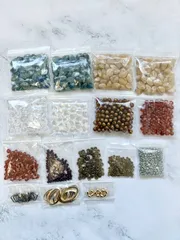 ハンドメイド　アクリルパーツ　カラフルパーツ　パーツ　ビーズ　アクセサリーパーツ　手芸資材　クラフト素材　ネックレス　ピアス　詰め合わせセット