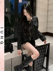 秋冬のレディース黒のツイードジャケット。レディース用ジャケット　レディース冬服装